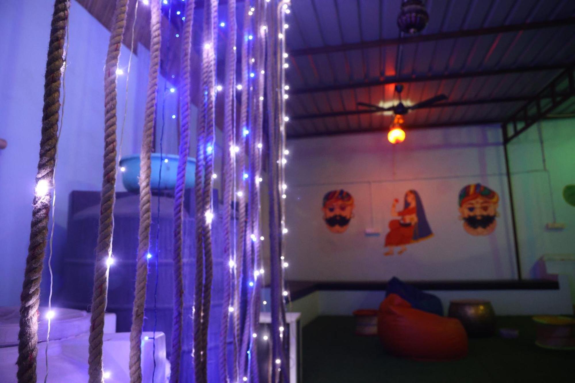 بيت شباب Santkripa Backpackers 400 Mtr From Railway Station جودبور المظهر الخارجي الصورة